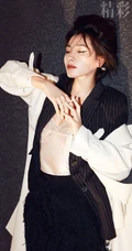 万茜最新杂志写真，不同服饰穿搭，演绎多样时尚魅力