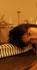 湖南籍少女演员沈月斑马纹T恤衫休闲居家写真图片
