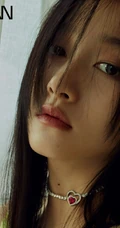 关晓彤慵懒清纯温室写真美照，随性独特，少女感满满