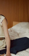 关晓彤慵懒清纯温室写真美照，随性独特，少女感满满