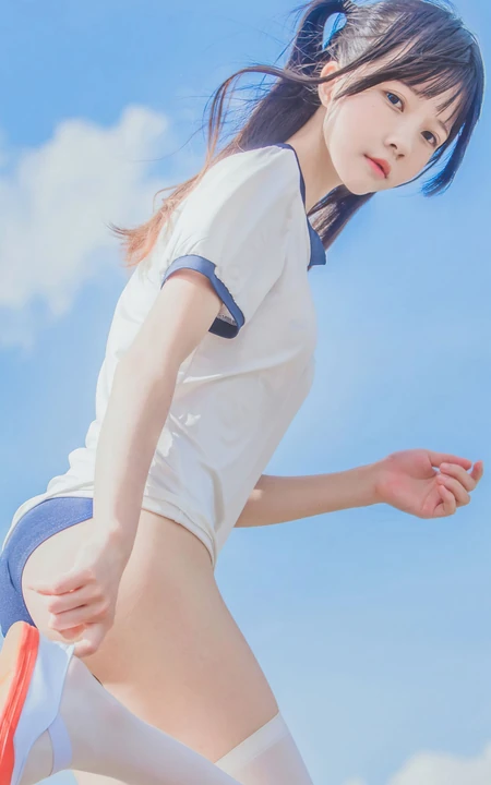 双马尾可爱漂亮学生运动制服短裤长筒袜美少女高清手机壁纸图片