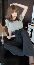 性感丰满身材美女奈沐子紧身衣高腰裤穿搭高清私房写真手机壁纸图片