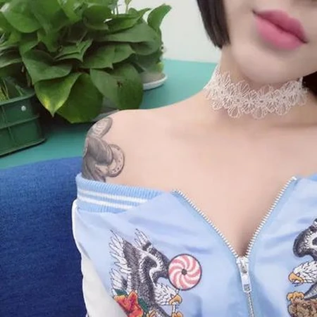 2021最新款女生胸前部位高清气质qq头像图片