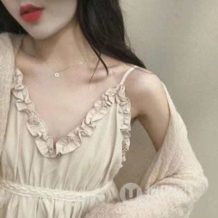 2021最新款女生胸前部位高清气质qq头像图片