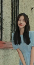 拥有甜美梨涡的高颜值清纯女生校花小姐姐蓝色牛仔裙街拍写真图片