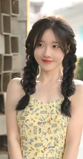 拥有甜美梨涡的高颜值清纯女生校花小姐姐蓝色牛仔裙街拍写真图片