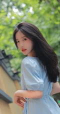 拥有甜美梨涡的高颜值清纯女生校花小姐姐蓝色牛仔裙街拍写真图片