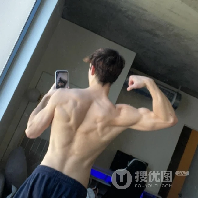 欧美帅气阳光的年轻男模帅气自拍 显匀称身形腹肌图片