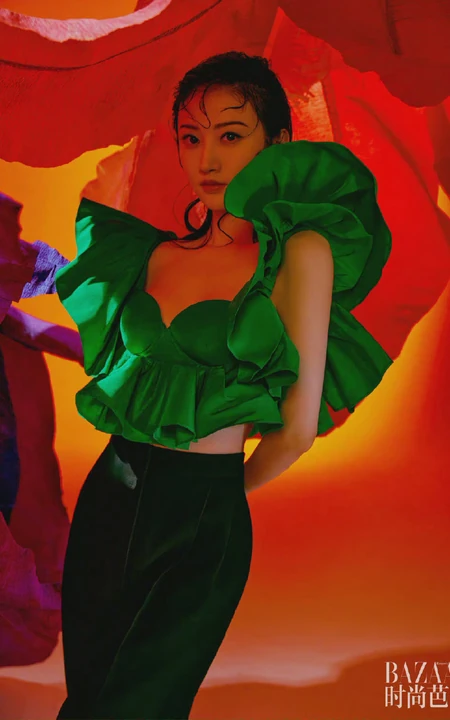 景甜宛若花神，沉醉在多姿多彩的梦幻繁花中超唯美写真杂志图片