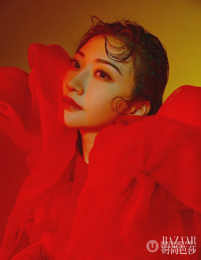 景甜宛若花神，沉醉在多姿多彩的梦幻繁花中超唯美写真杂志图片