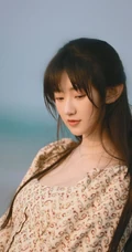 杨雨潼清新花裙海边写真美图