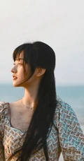 杨雨潼清新花裙海边写真美图