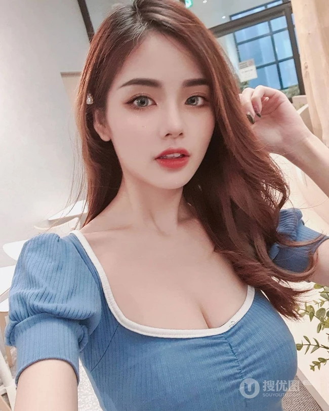 马来西亚女生靖汶气质夏日写真生活照图片，匀称身形特别适合这个夏天