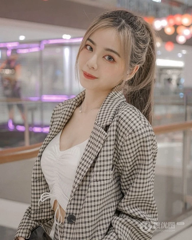马来西亚女生靖汶气质夏日写真生活照图片，匀称身形特别适合这个夏天