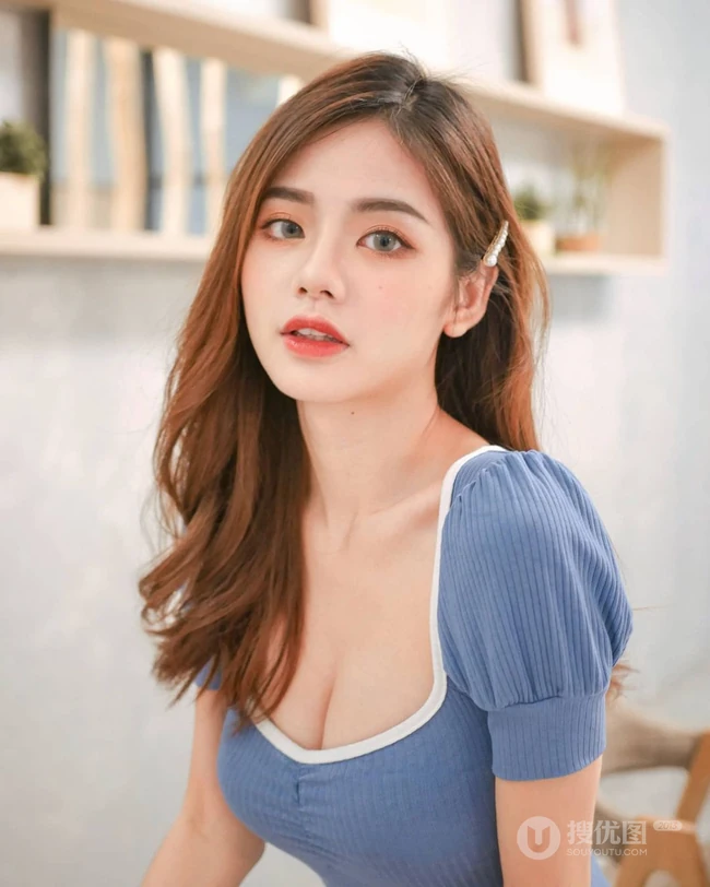 马来西亚女生靖汶气质夏日写真生活照图片，匀称身形特别适合这个夏天