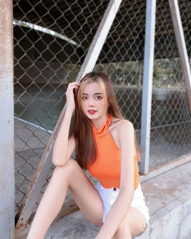 马来西亚女生靖汶气质夏日写真生活照图片，匀称身形特别适合这个夏天