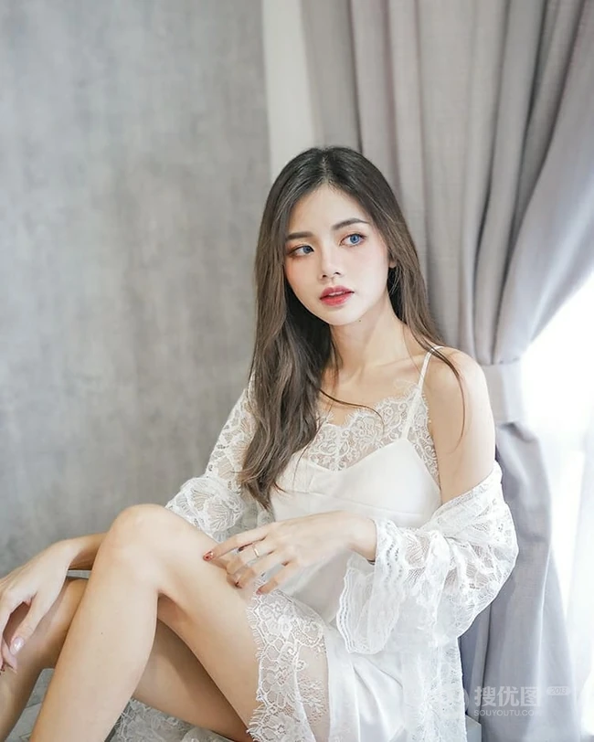 马来西亚女生靖汶气质夏日写真生活照图片，匀称身形特别适合这个夏天