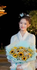 林允古装剧《梦华录》杀青，微博晒红衣琵琶造型唯美图片