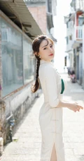 气质女生Lynn刘奕宁气质白裙，复古旗袍，亮眼红裙等裙装系列街拍图集