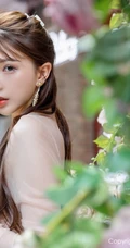 气质女生Lynn刘奕宁气质白裙，复古旗袍，亮眼红裙等裙装系列街拍图集