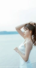 气质女生Lynn刘奕宁气质白裙，复古旗袍，亮眼红裙等裙装系列街拍图集