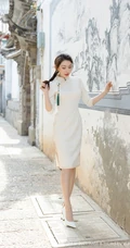 气质女生Lynn刘奕宁气质白裙，复古旗袍，亮眼红裙等裙装系列街拍图集