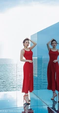 气质女生Lynn刘奕宁气质白裙，复古旗袍，亮眼红裙等裙装系列街拍图集