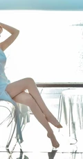 气质女生Lynn刘奕宁气质白裙，复古旗袍，亮眼红裙等裙装系列街拍图集