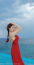 气质女生Lynn刘奕宁气质白裙，复古旗袍，亮眼红裙等裙装系列街拍图集