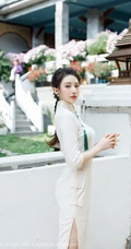 气质女生Lynn刘奕宁气质白裙，复古旗袍，亮眼红裙等裙装系列街拍图集