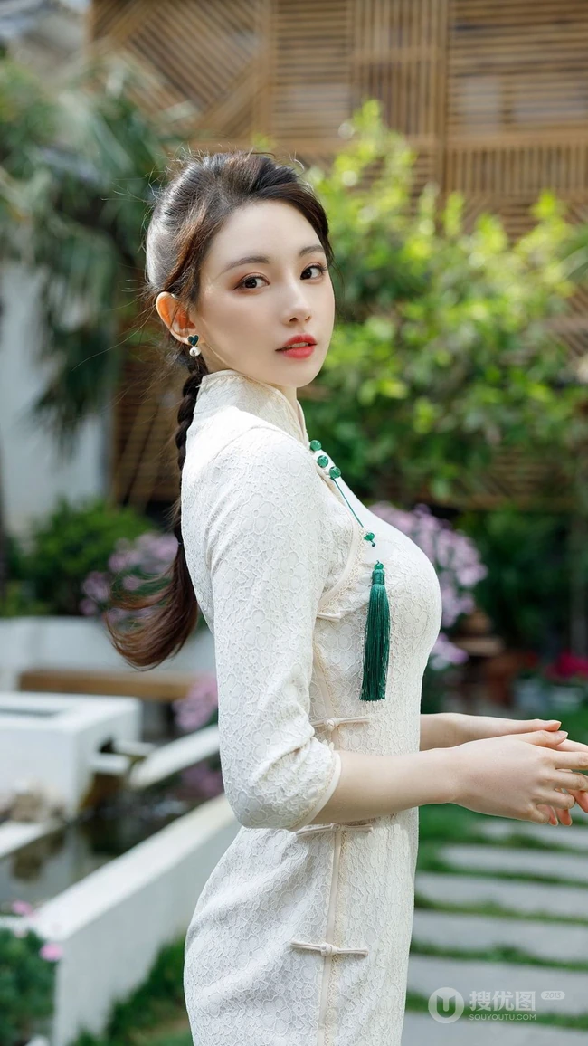 性感优雅复古气质麻花辫美女紧身白色旗袍装街拍写真手机壁纸图片