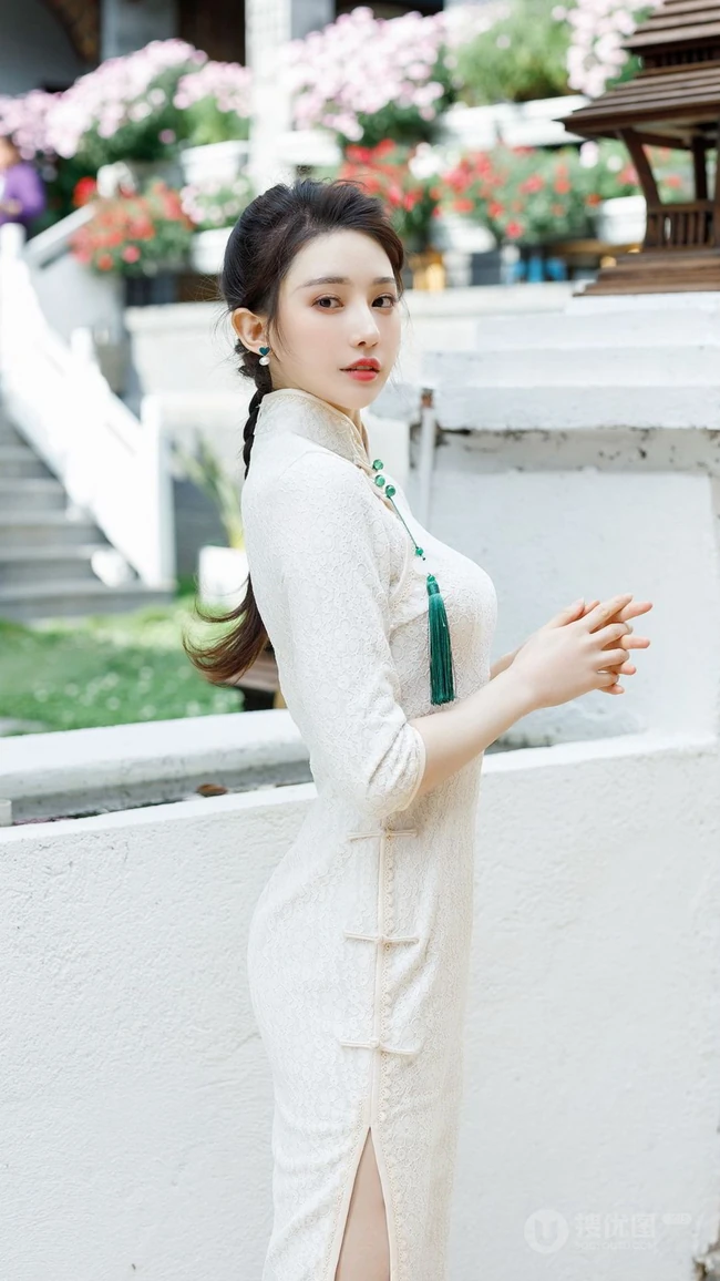 性感优雅复古气质麻花辫美女紧身白色旗袍装街拍写真手机壁纸图片
