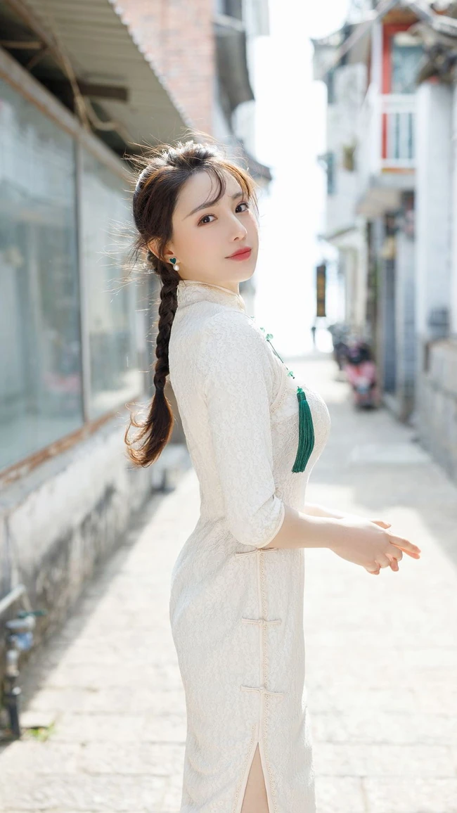 性感优雅复古气质麻花辫美女紧身白色旗袍装街拍写真手机壁纸图片