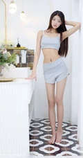 高挑气质女生嫩模Laura苏雨彤气质运动肩带文胸背心短裤居家写真套图