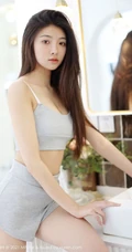 高挑气质女生嫩模Laura苏雨彤气质运动肩带文胸背心短裤居家写真套图