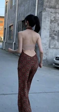 宋妍霏气质紧身印花露背连体裤大秀美背街拍生活照图片