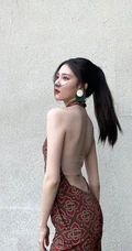 宋妍霏气质紧身印花露背连体裤大秀美背街拍生活照图片