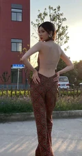 宋妍霏气质紧身印花露背连体裤大秀美背街拍生活照图片