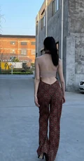 宋妍霏气质紧身印花露背连体裤大秀美背街拍生活照图片