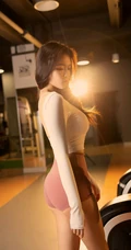 运动女孩的魅力，气质高挑女生娜比Nabi粉色紧身运动短裤健身房写真套图