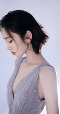 唐艺昕超气质低领星河裙装展曼妙身姿优雅写真图片