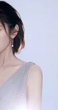 唐艺昕超气质低领星河裙装展曼妙身姿优雅写真图片