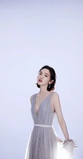 唐艺昕超气质低领星河裙装展曼妙身姿优雅写真图片