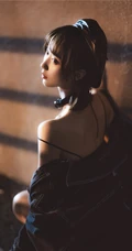 午夜街头气质酷飒精选网红少女短款装肩带衣短裙柔美街拍写真套图