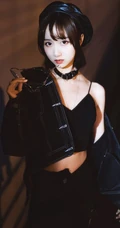 午夜街头气质酷飒精选网红少女短款装肩带衣短裙柔美街拍写真套图