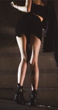 午夜街头气质酷飒精选网红少女短款装肩带衣短裙柔美街拍写真套图