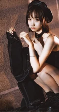 午夜街头气质酷飒精选网红少女短款装肩带衣短裙柔美街拍写真套图