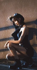 午夜街头气质酷飒精选网红少女短款装肩带衣短裙柔美街拍写真套图