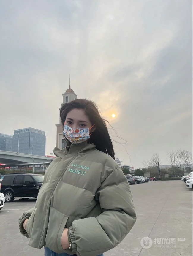 周洁琼紧身运动穿搭居家健身，以及微博生活照，自拍图片集