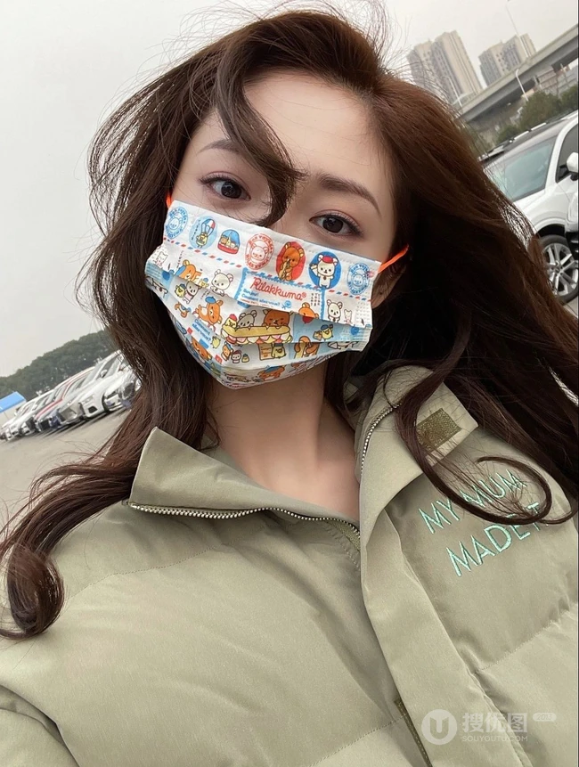 周洁琼紧身运动穿搭居家健身，以及微博生活照，自拍图片集